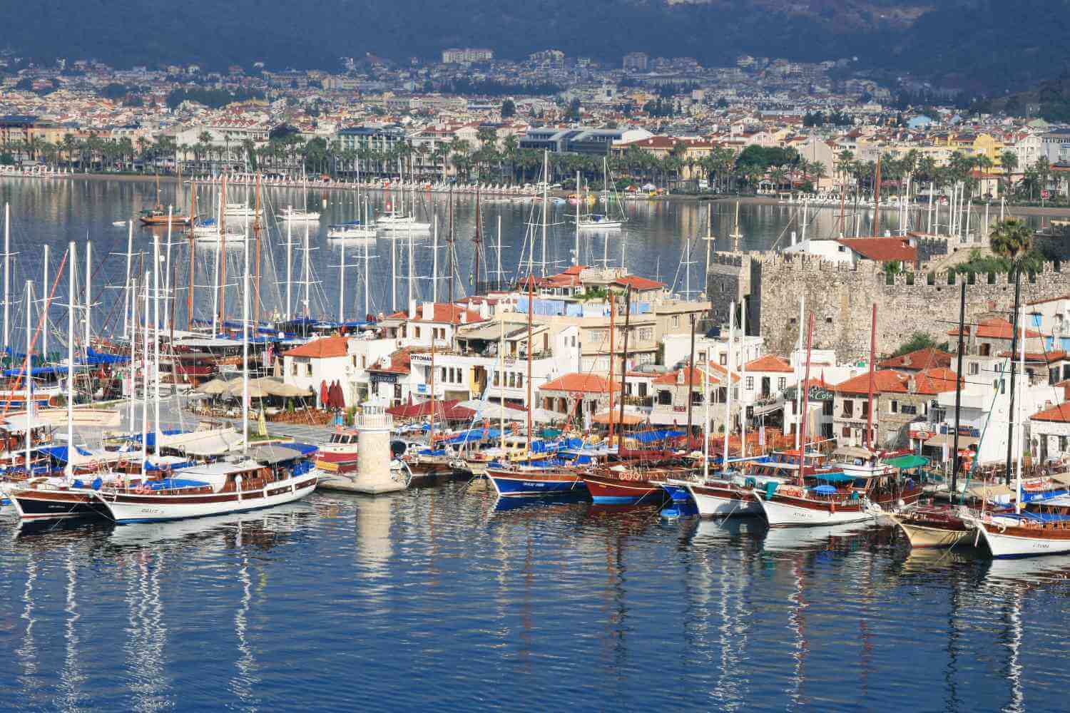Marmaris harbour is a pleasant place, with lots of boats, nice walking promenade, cafes and restaurants