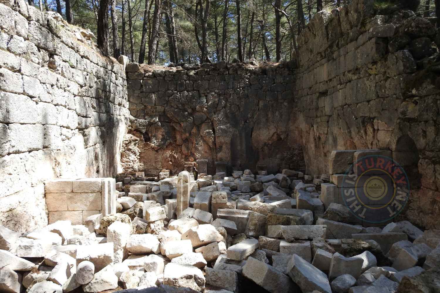 Explore Kadyanda Ancient City Just 24 km from Fethiye, tucked away in the forested hills above Yeşilüzümlü village, lies the hidden treasure of Kadyanda (Kada-wanti)