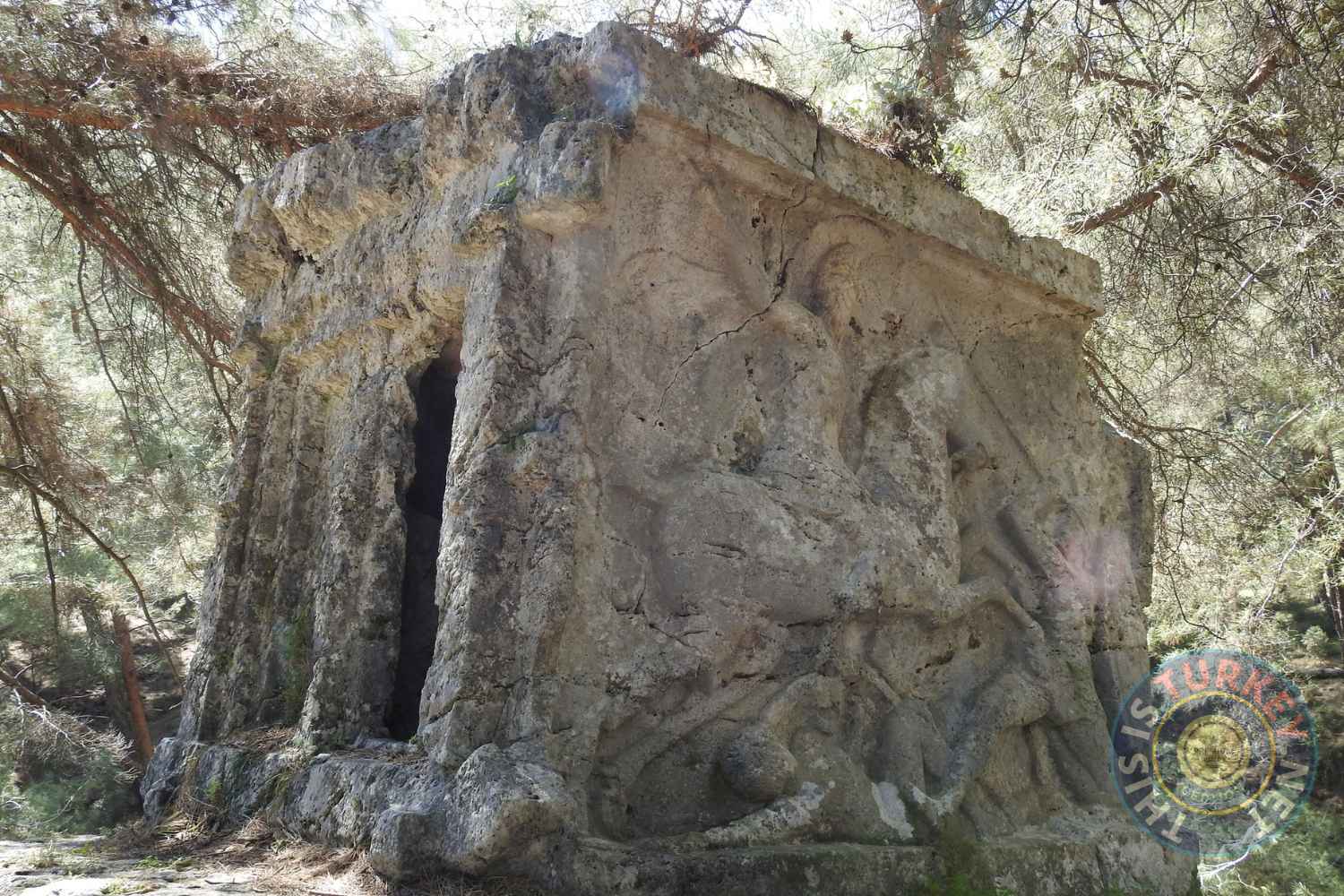 Explore Kadyanda Ancient City Just 24 km from Dalaman Fethiye, tucked away in the forested hills above Yeşilüzümlü village, lies the hidden treasure of Kadyanda (Kada-wanti)